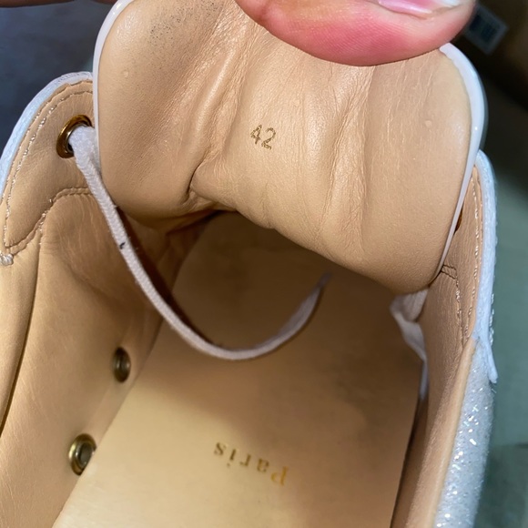 Christian Louboutin - Picture 9 of 13